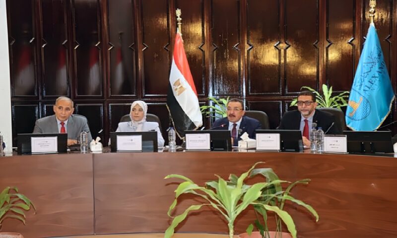جامعة الإسكندرية تناقش أولويات البرنامج الاقتصادي بمشاركة خبراء وممثلي الوزارات والجهات المعنية