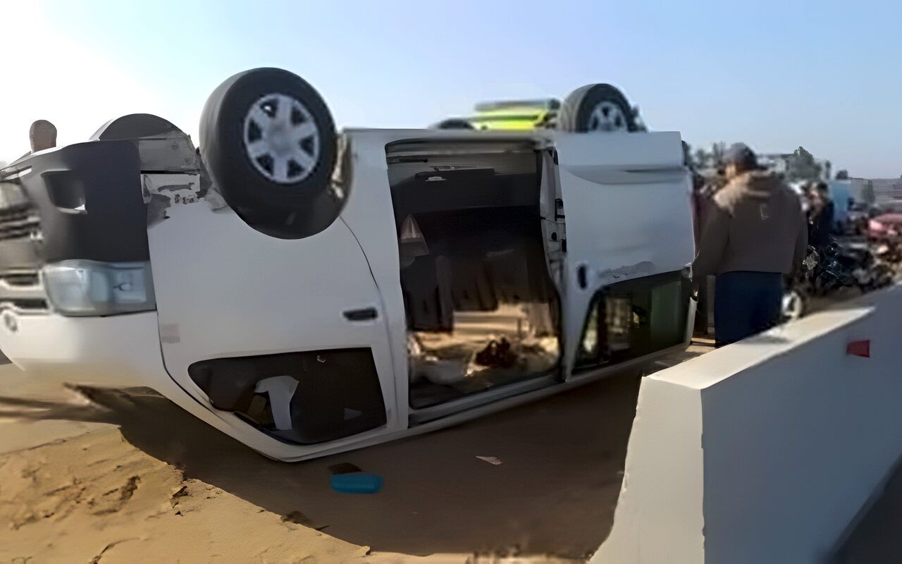 إصابة 8 أشخاص في انقلاب ميكروباص على طريق بني سويف الفيوم الجديد