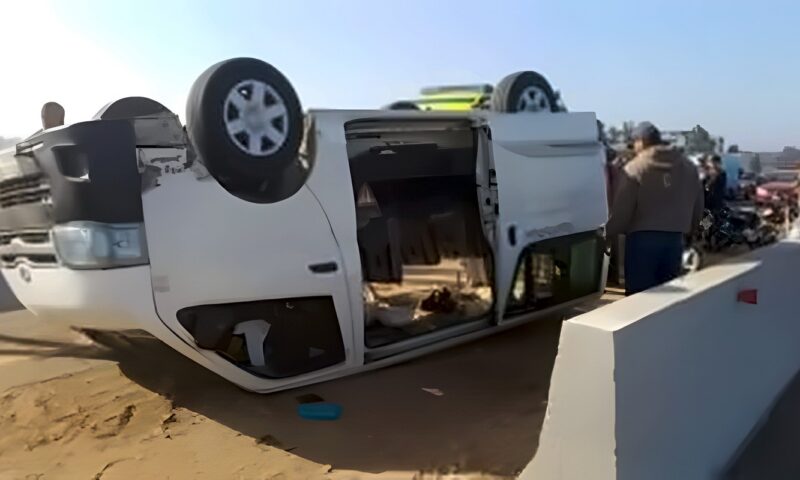 إصابة 8 أشخاص في انقلاب ميكروباص على طريق بني سويف الفيوم الجديد