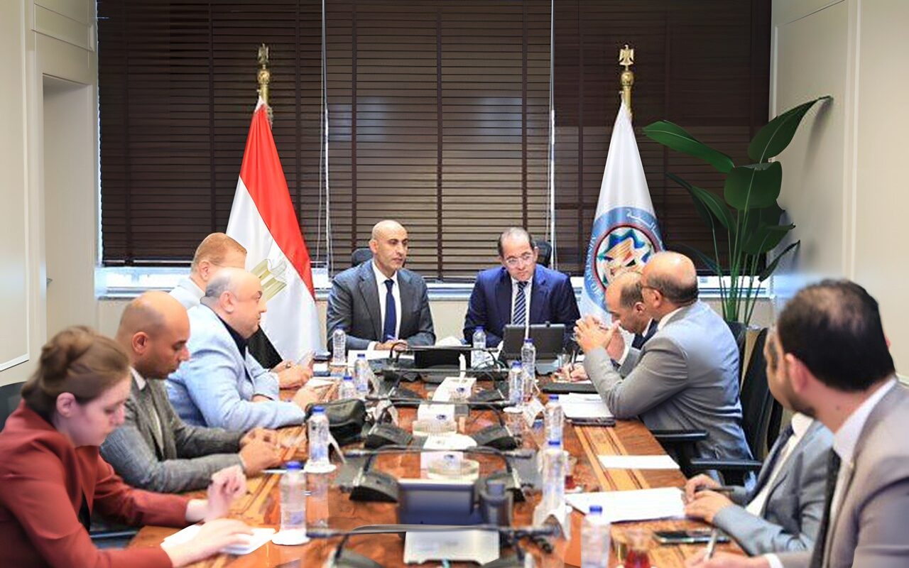 مرتبات المعلمين على مائدة «المالية» و«التعليم».. مباحثات لتطبيق زيادة جديدة العام المقبل