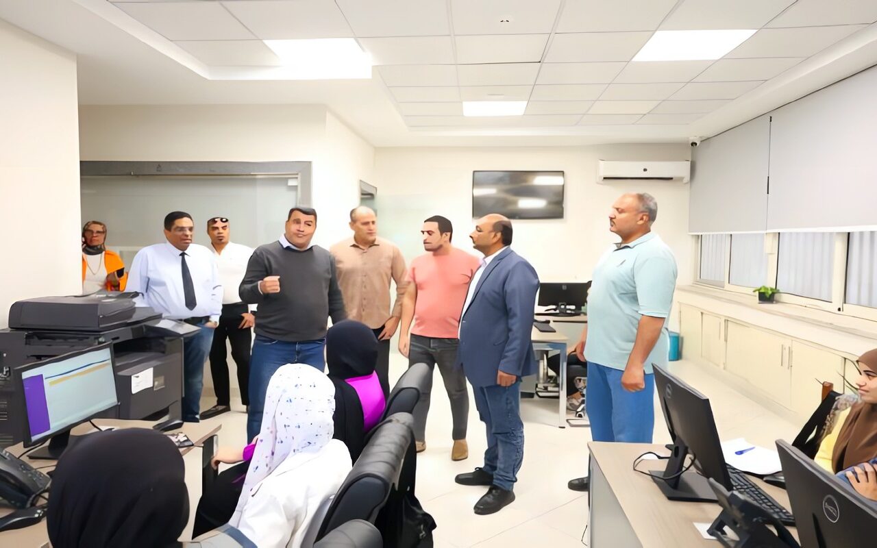 رئيس صرف الإسكندرية يتفقد غرفة العمليات المركزية لمتابعة الجاهزية وسرعة الاستجابة للبلاغات