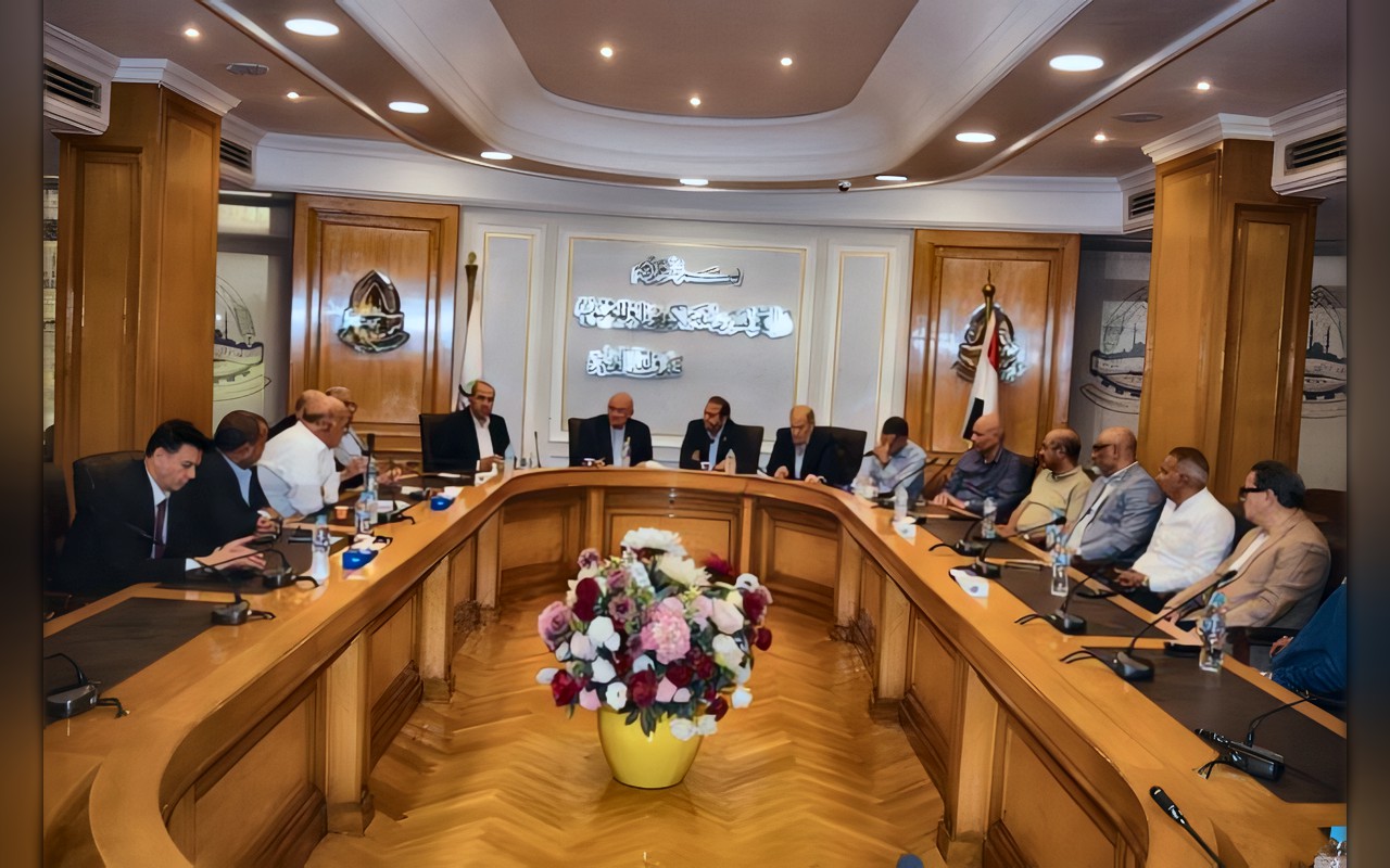 غرفة القاهرة تناقش تحديات القطاعات التجارية ومقترحات تطوير الأداء