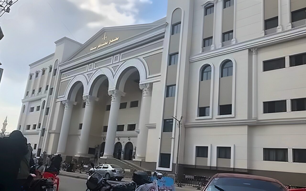اليوم.. جنايات بنها تستأنف محاكمة المتهمين بإجبار شاب على ارتداء ملابس نسائية في ميت عاصم