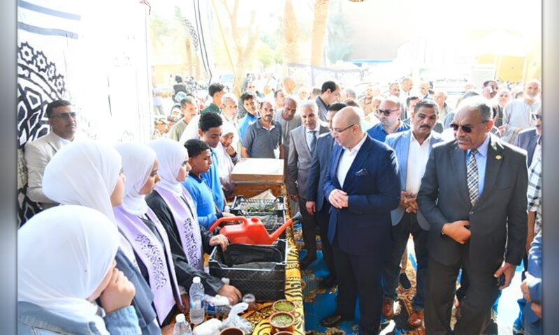محافظ الفيوم يتفقد مبادرة «فيوم الخير» بقرية جردو ويستمع لمطالب الأهالي
