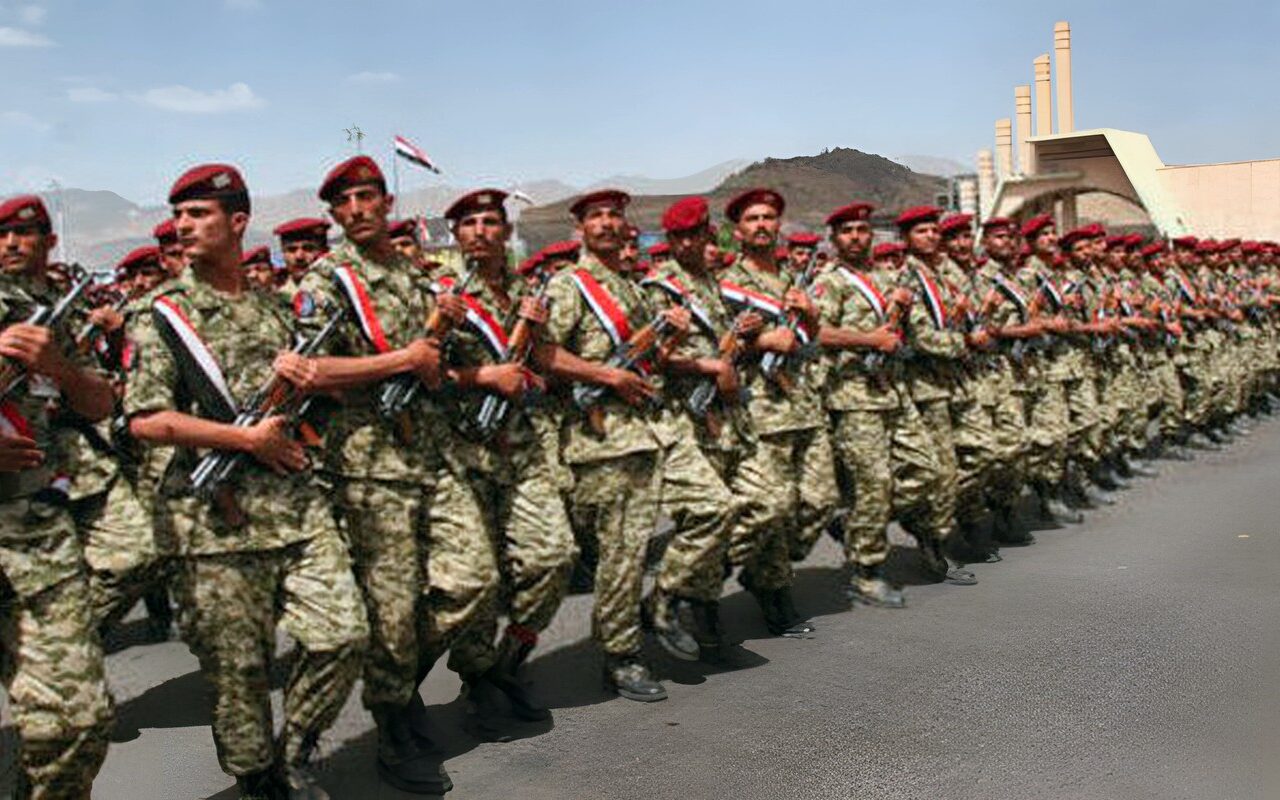 الجيش اليمني يشن هجمات على أهداف عسكرية حوثية في صنعاء