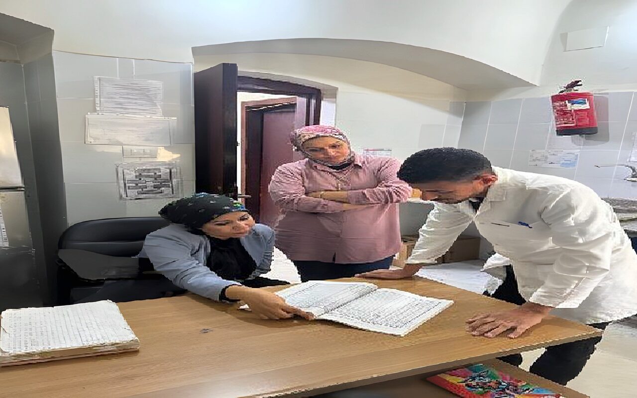 «صحة قنا» تحيل مسؤول المعامل للتحقيق خلال المرور على وحدة المراشدة الصحية بالوقف