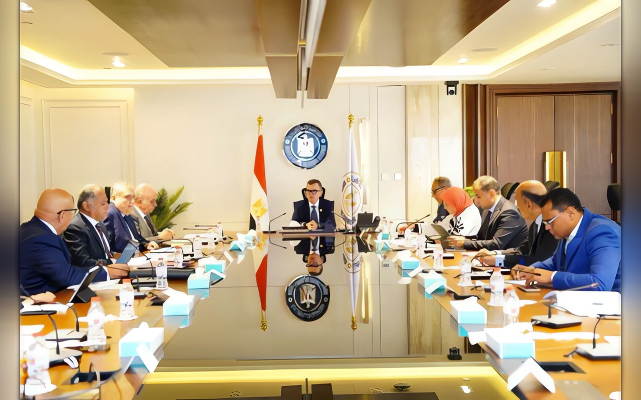 لإنهاء التشابكات المالية.. وزير التخطيط يبحث تعظيم الاستفادة من أصول بنك الاستثمار القومي