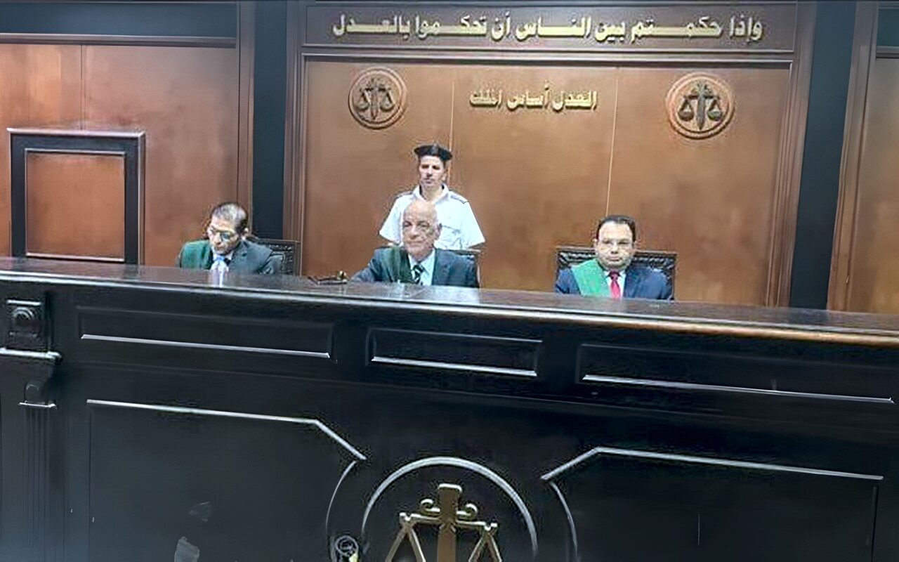 متهم في قضية إجبار شاب على ارتداء ملابس نسائية بميت عاصم: «إحنا مغلطناش وكنا بندافع عن شرفنا»
