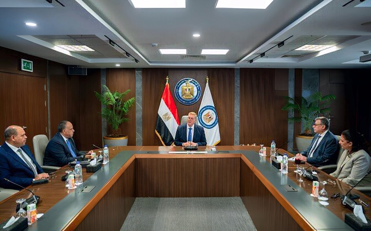 وزير البترول يتابع خطط زيادة الإنتاج وتأمين إمدادات السوق المحلي