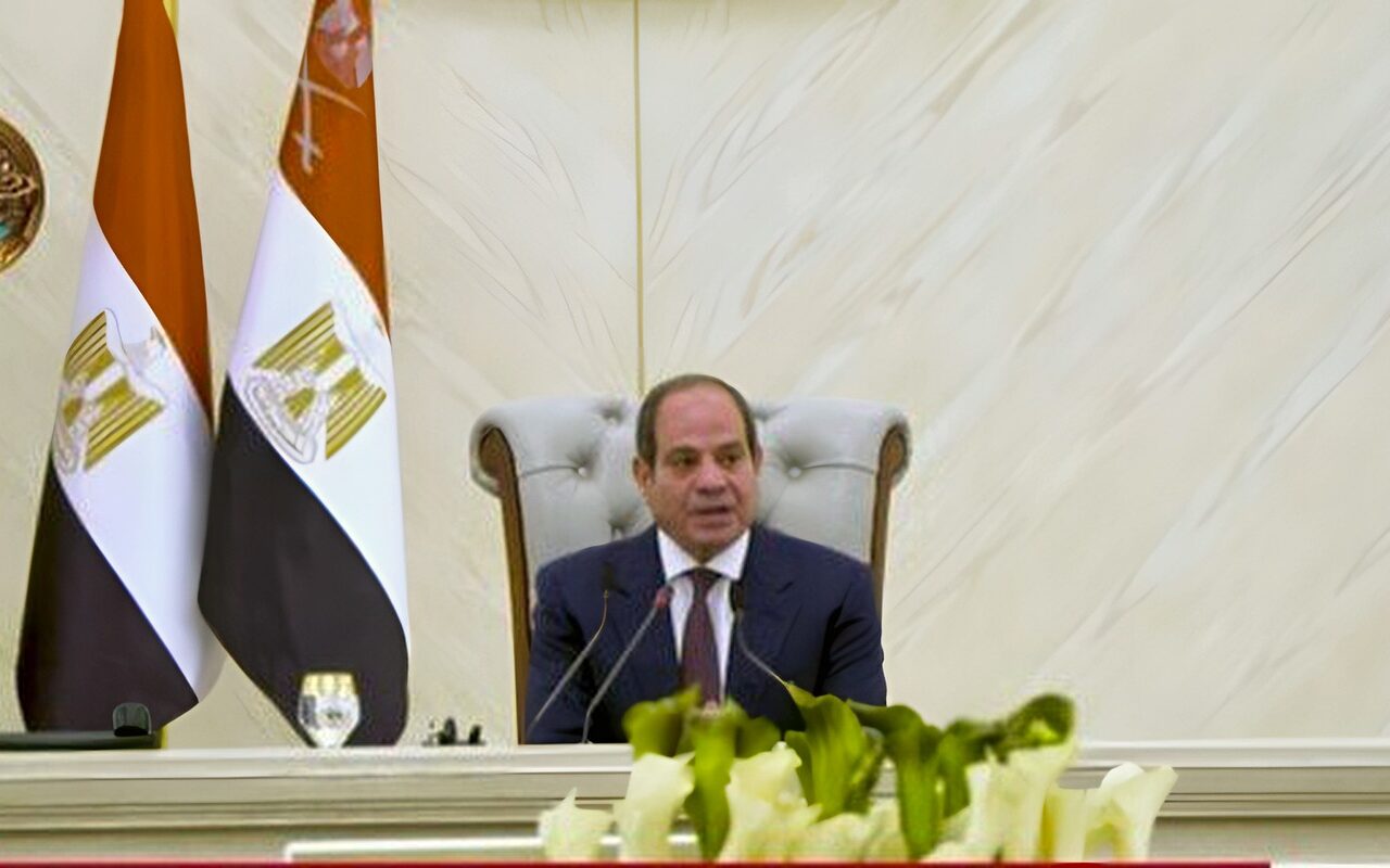 الرئيس السيسي يجدد رفض مصر محاولات تهجير الشعب الفلسطيني من أرضه