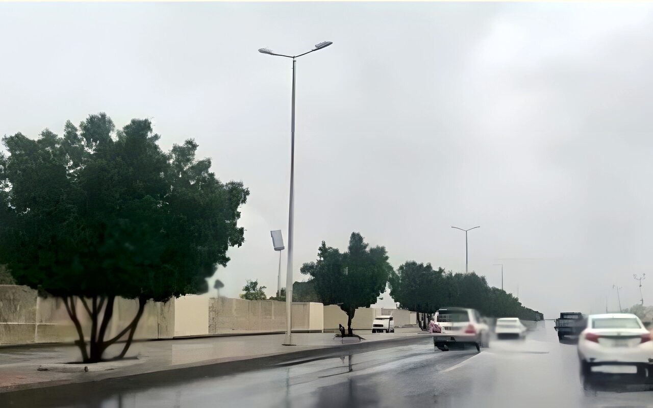 حالة الطقس اليوم.. أمطار رعدية تصل إلى حد السيول ورياح مثيرة للرمال والأتربة