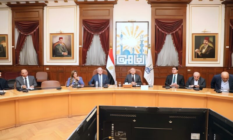 لقاء موسع لمتابعة تنفيذ مشروع تطوير القاهرة الخديوية وإحياء منطقة وسط البلد