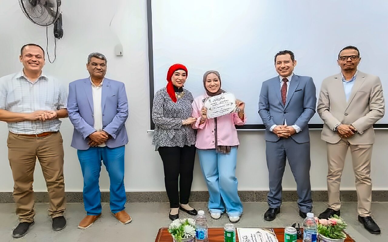 رئيس جامعة الأقصر تشهد حفل استقبال الطلاب وتكرم المتفوقين بكلية الحاسبات والمعلومات