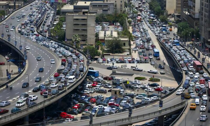 قبل ما تتحرك من بيتك.. كثافات مرورية على أغلب المحاور الرئيسية بالقاهرة والجيزة
