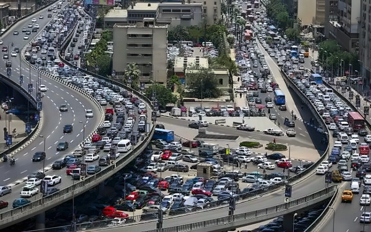 مع عودة الموظفين للعمل وطلاب المدارس.. كثافات مرورية في القاهرة والجيزة