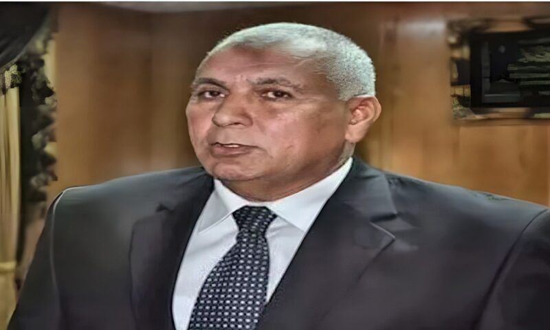 محافظ مطروح يهدي 30 رحلة عمرة لحفظة القرآن الكريم والمحفظين بسيوة