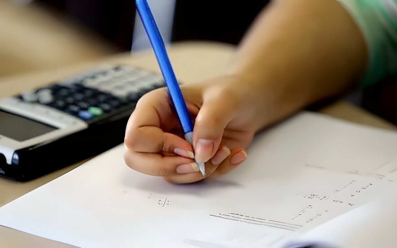 لصفوف النقل.. رابط وخطوات الحصول على التقييمات الأسبوعية 2026 وتحميلها