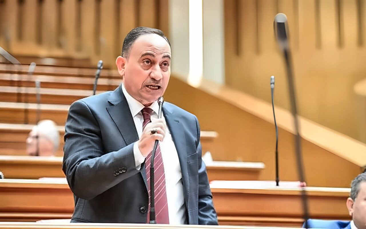 نائب يطالب بمراجعة مكافآت الطلاب بالجامعات والمعاهد لتحقيق العدالة