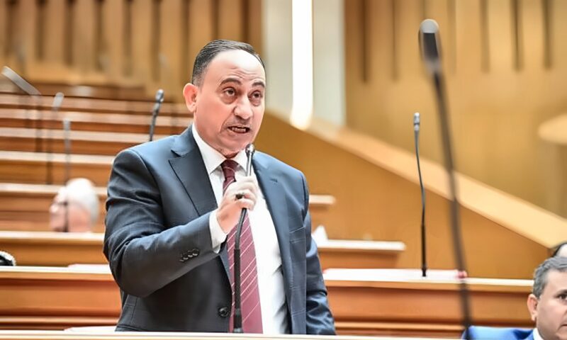 نائب يطالب بمراجعة مكافآت الطلاب بالجامعات والمعاهد لتحقيق العدالة