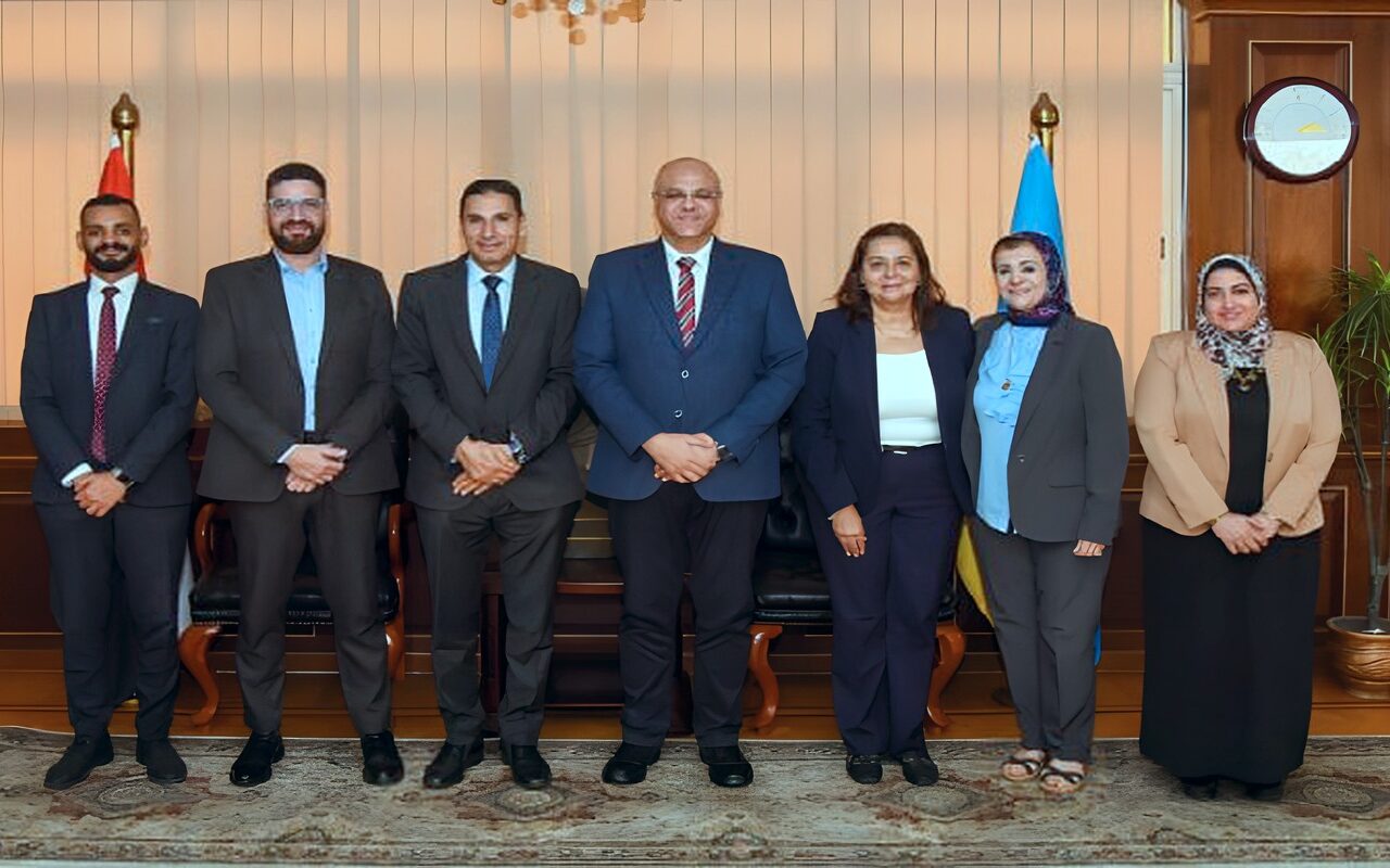 محافظ الإسكندرية يبحث مع «تنظيم الاتصالات» تعزيز الوعي بالأمن السيبراني وحماية الأطفال من مخاطر الإنترنت