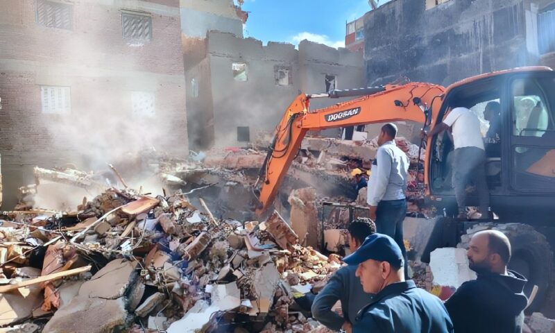 «تضامن الإسكندرية»: حصر ضحايا عقار أبو سليمان المنهار والأسر التي أُخليت من منازلها لصرف المساعدات