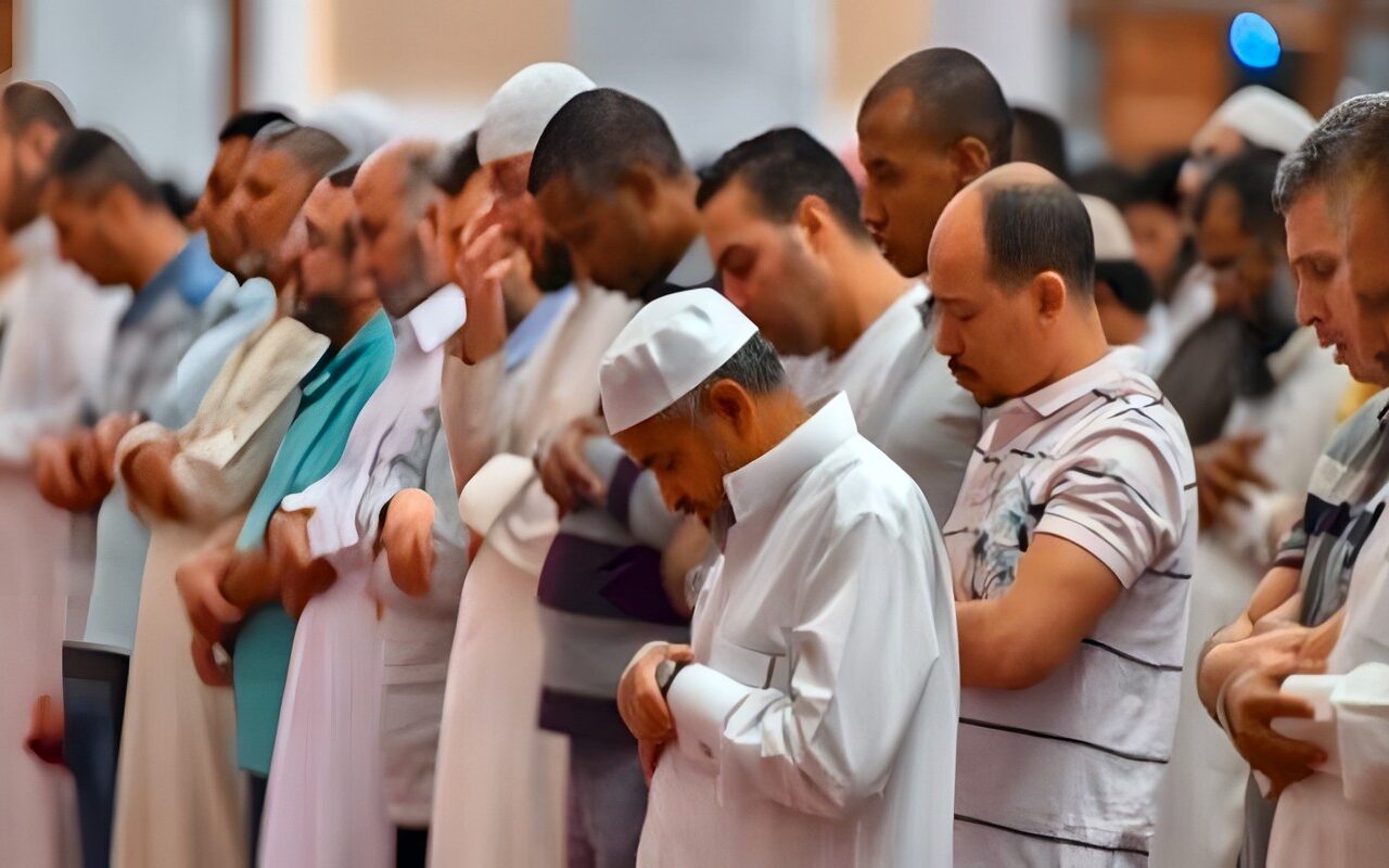 موعد أذان الظهر.. مواقيت الصلاة اليوم الخميس 22 أكتوبر 2026 في مصر