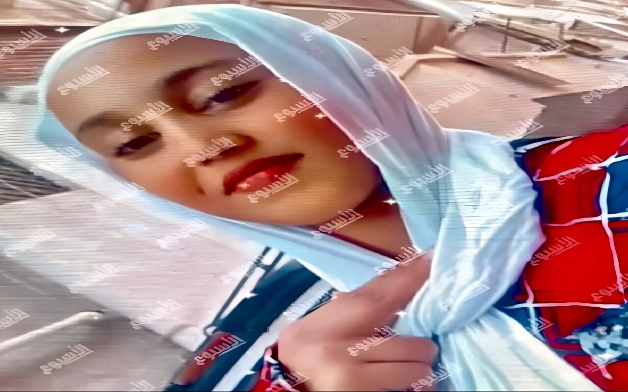 بعد مرور ساعات من البحث.. العثور على جثمان «حنين» أسفل أنقاض العقار المنهار بالإسكندرية
