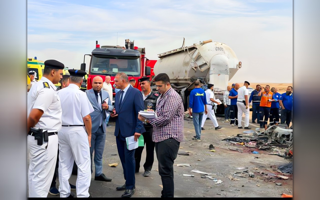 أسفر عن مصرع 13 شخصًا.. مدير أمن الفيوم يتفقد موقع حادث الطريق الصحراوي الغربى