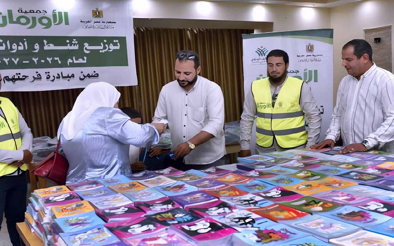 دعم يصل إلى القرى النائية.. «الأورمان» توزع 3125 حقيبة ومستلزمات مدرسية بالفيوم