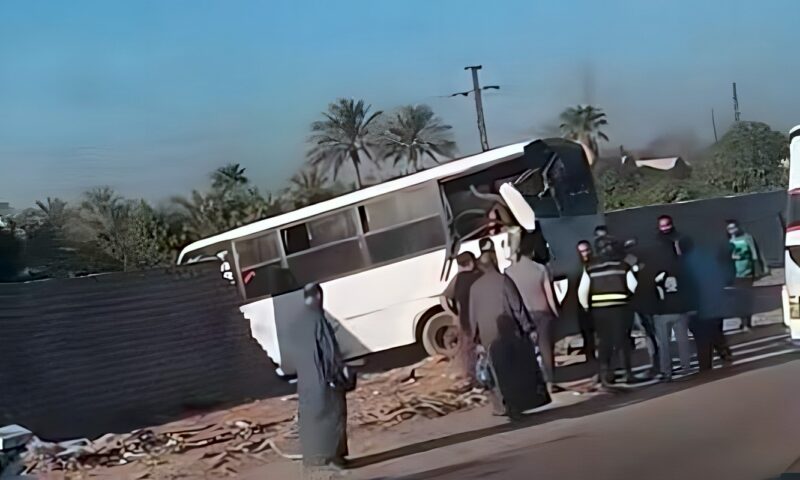 إصابة 21 شخصًا بينهم سيدة في تصادم أتوبيسين بطريق «بلبيس – العاشر من رمضان» بالشرقية