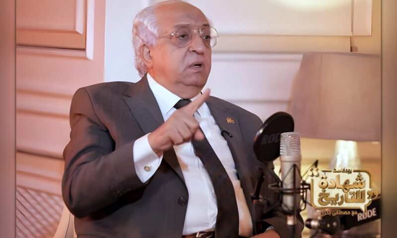 محمد إبراهيم يكشف كواليس رفض الرئيس «مبارك» النزول من الطائرة عند نقله لسجن طرة.. ولماذا طلب بقاء علاء وجمال معه؟