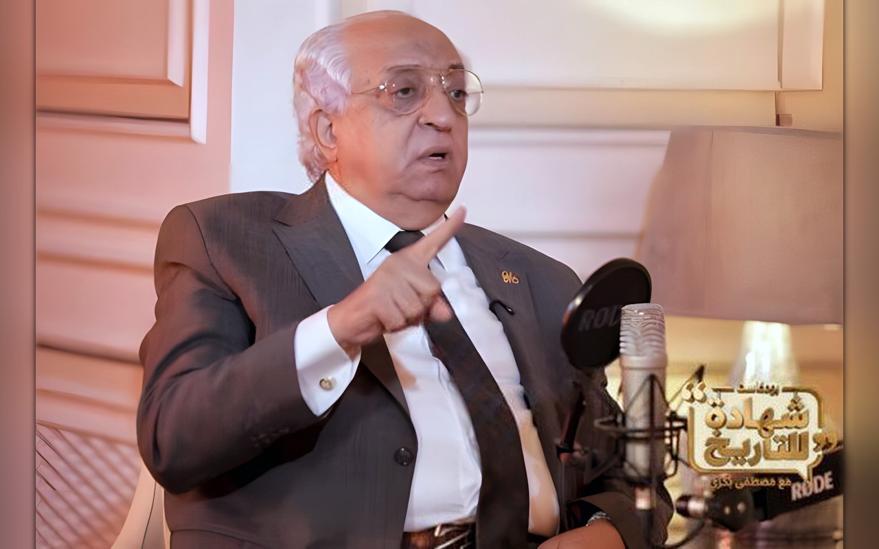 محمد إبراهيم يكشف كواليس رفض الرئيس «مبارك» النزول من الطائرة عند نقله لسجن طرة.. ولماذا طلب بقاء علاء وجمال معه؟