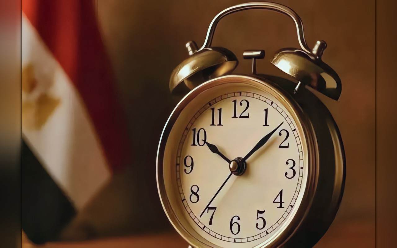 التوقيت الشتوي 2026 في مصر.. متى نؤخر الساعة 60 دقيقة وكيف تضبط هاتفك؟
