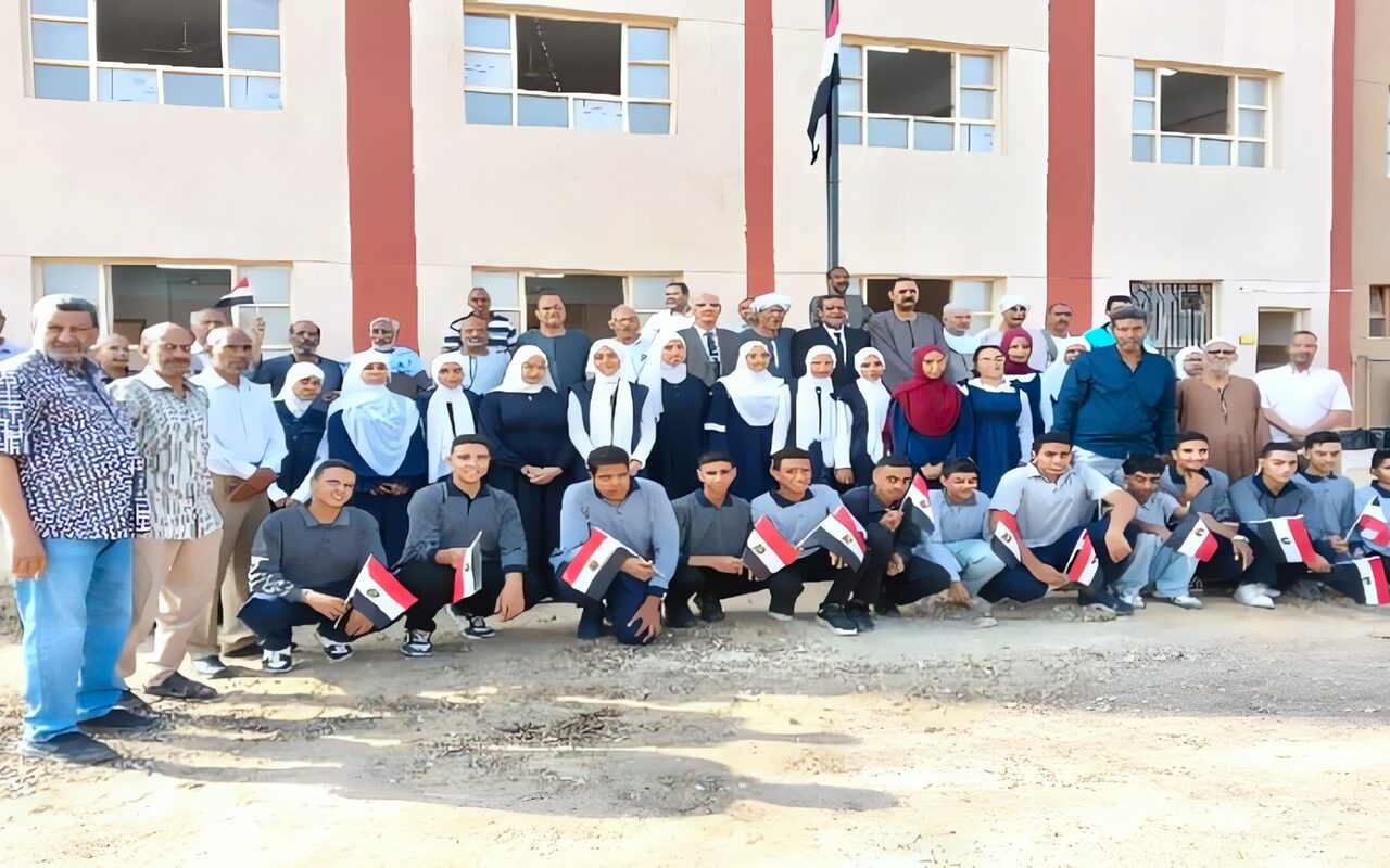 مدير تعليم قنا يتفقد انتقال 364 طالب وطالبة إلى مدرسة البراهمة الثانوية الجديدة