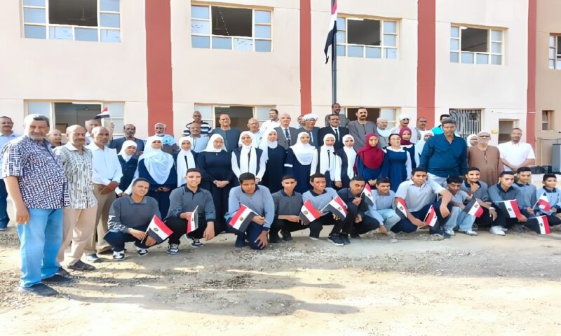 مدير تعليم قنا يتفقد انتقال 364 طالب وطالبة إلى مدرسة البراهمة الثانوية الجديدة