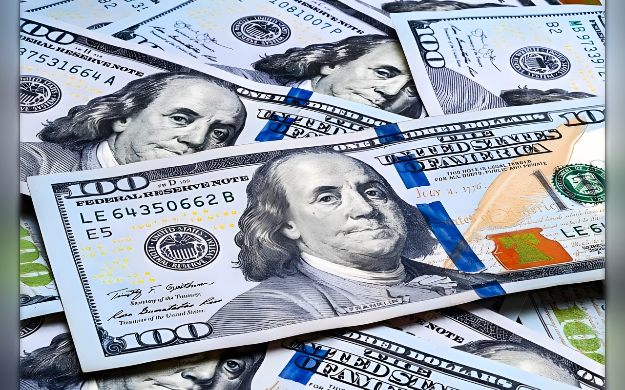 عاجل| ارتفاع سعر الدولار مقابل الجنيه بمنتصف التعاملات.. تخطى حاجز الـ55 جنيهًا
