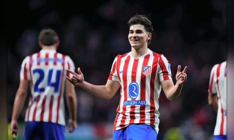 جوليان ألفاريز يعتذر لجماهير أتلتيكو مدريد بعد أزمة تصريحاته عن برشلونة