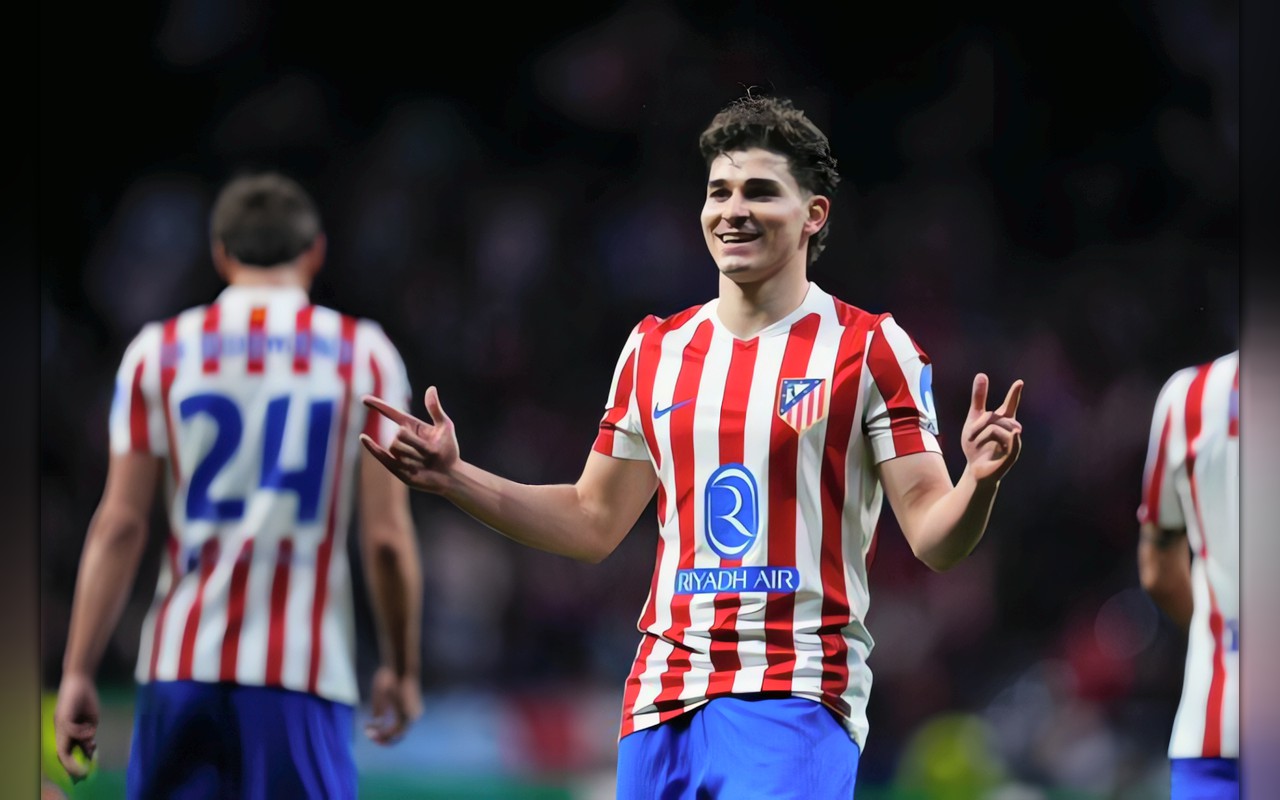 جوليان ألفاريز يعتذر لجماهير أتلتيكو مدريد بعد أزمة تصريحاته عن برشلونة
