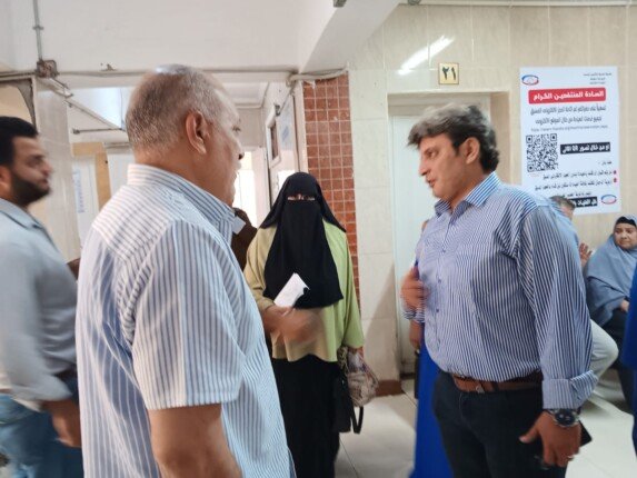 مدير التأمين الصحي ببني سويف يوجّه بسرعة توفير الأدوية والتخصصات الطبية بالعيادة الشاملة