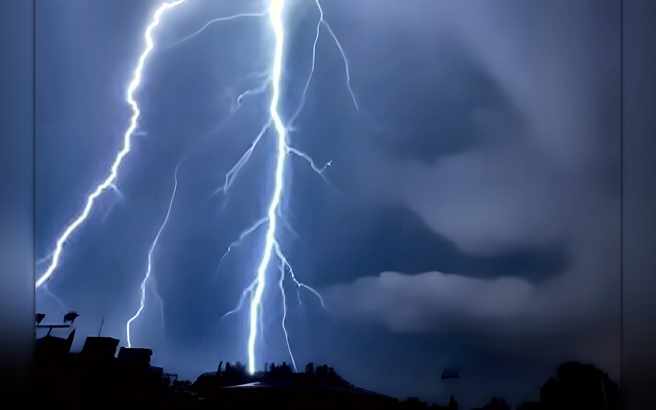 الأرصاد تحذر من ظاهرة جوية تضرب البلاد اليوم.. البرق والصواعق يضيئان سماء مصر
