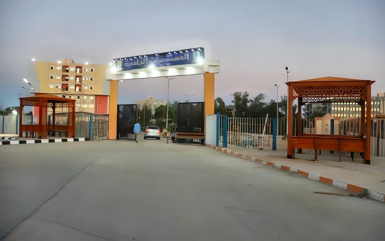 جامعة قنا تكشف حقيقة صور القمامة وتعلن إنشاء ساحة انتظار بمحيط المستشفيات الجامعية