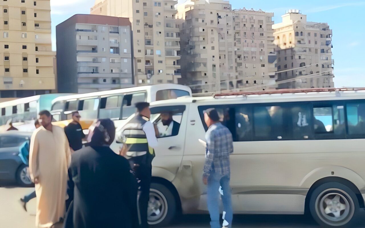 تحرك سريع يعيد الانضباط بموقف كفر الشيخ – دسوق ويخفف معاناة المواطنين