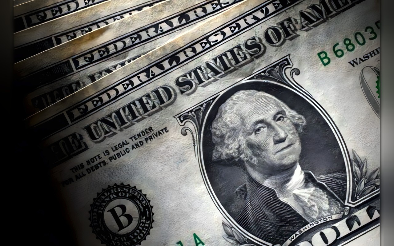 مبيعات الأجانب لأذون الخزانة ترفع سعر الدولار فوق 54 جنيهًا