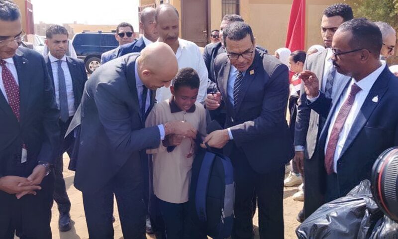 وزير التربية والتعليم في جولة ميدانية مفاجئة بحلايب وشلاتين لمتابعة انتظام الدراسة