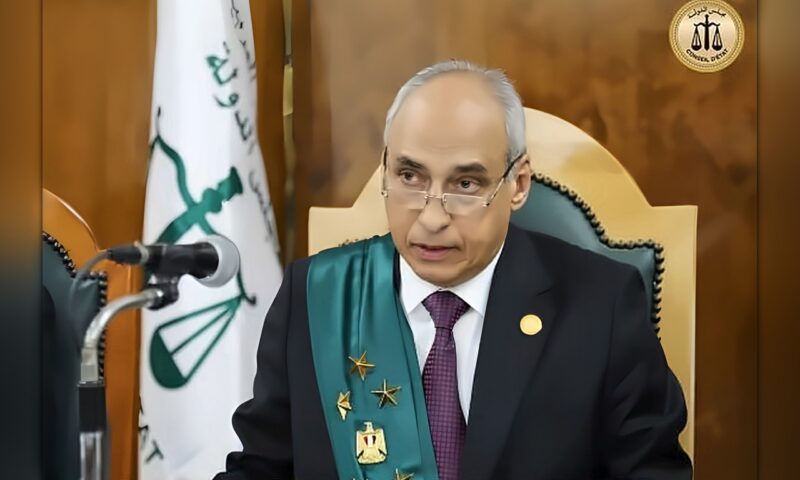 رئيس مجلس الدولة يتفقد انتظام العمل بالمحكمة الإدارية العليا