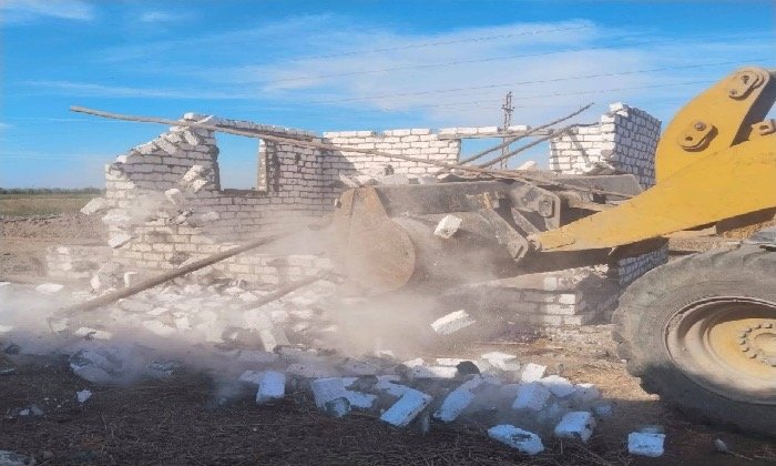 إزالة فورية لبناء مخالف بمنطقة الـ2000 فدان «التينة» ببورسعيد