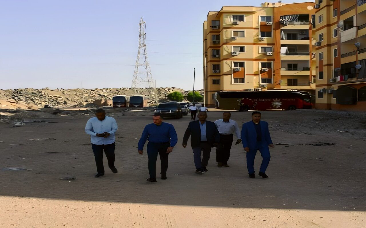 لمخالفات البناء.. إزالة الأدوار غير المرخصة بالإسكان المميز وحي العقاد بأسوان