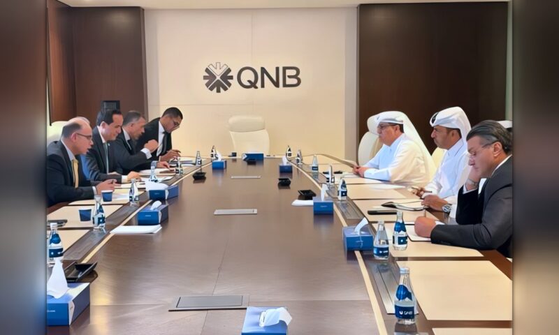 وزير «الاستثمار» يبحث مع رئيس مجموعة QNB تعزيز الترويج للطروحات الحكومية
