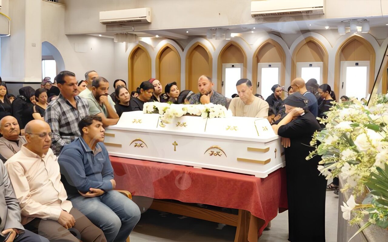 في مشهد جنائزي مهيب.. الكنيسة الإنجيلية بـ «صفط اللبن» بالمنيا تودع الشيخ «نبيل عبيد» ضحية حادث الصحراوي الغربي ( صور)