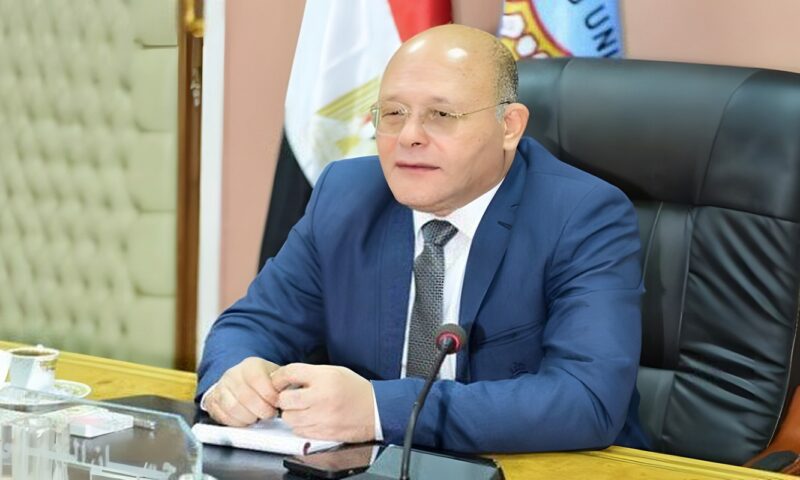 «آداب سوهاج» تطلق برنامجي الاستشارات النفسية والتوجيه الأسري بنظام الساعات المعتمدة